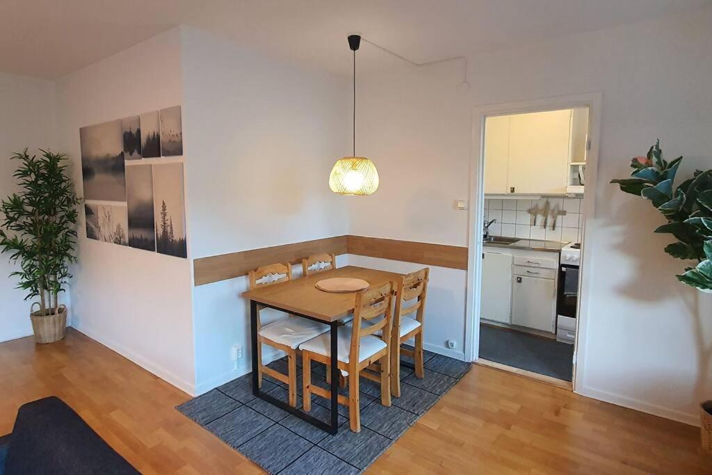 Apartment With Garden Near Metro! Stockholm Eksteriør billede