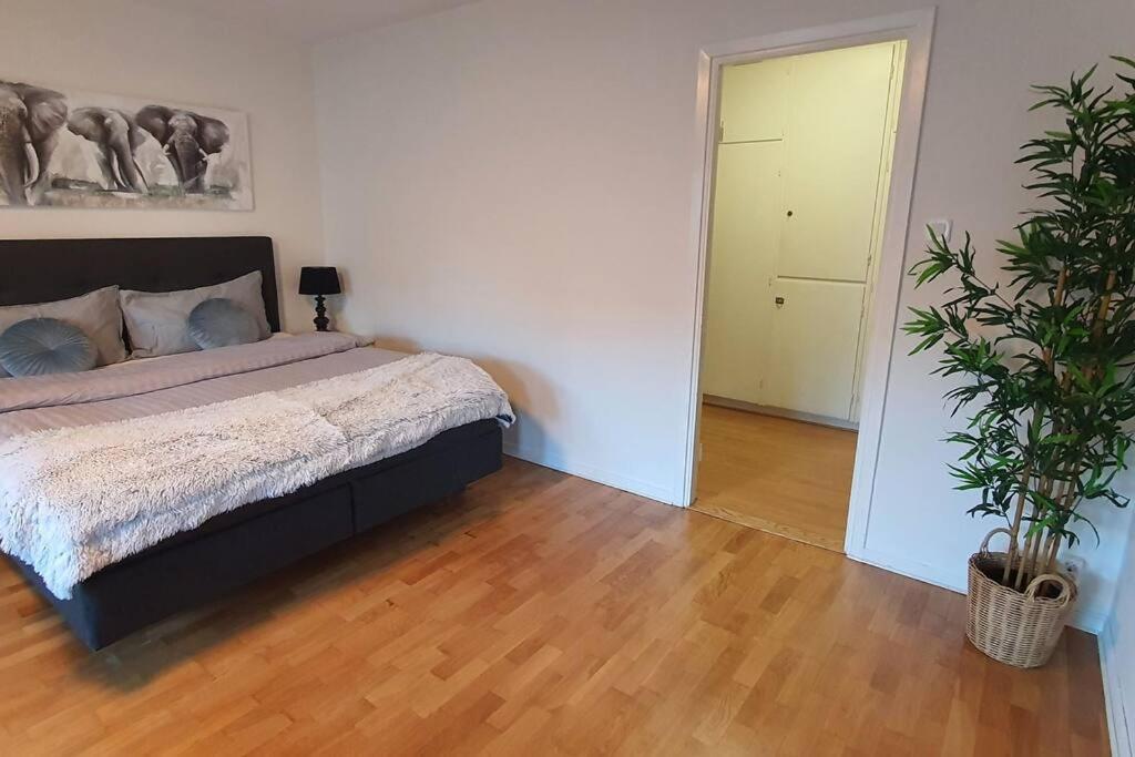 Apartment With Garden Near Metro! Stockholm Eksteriør billede