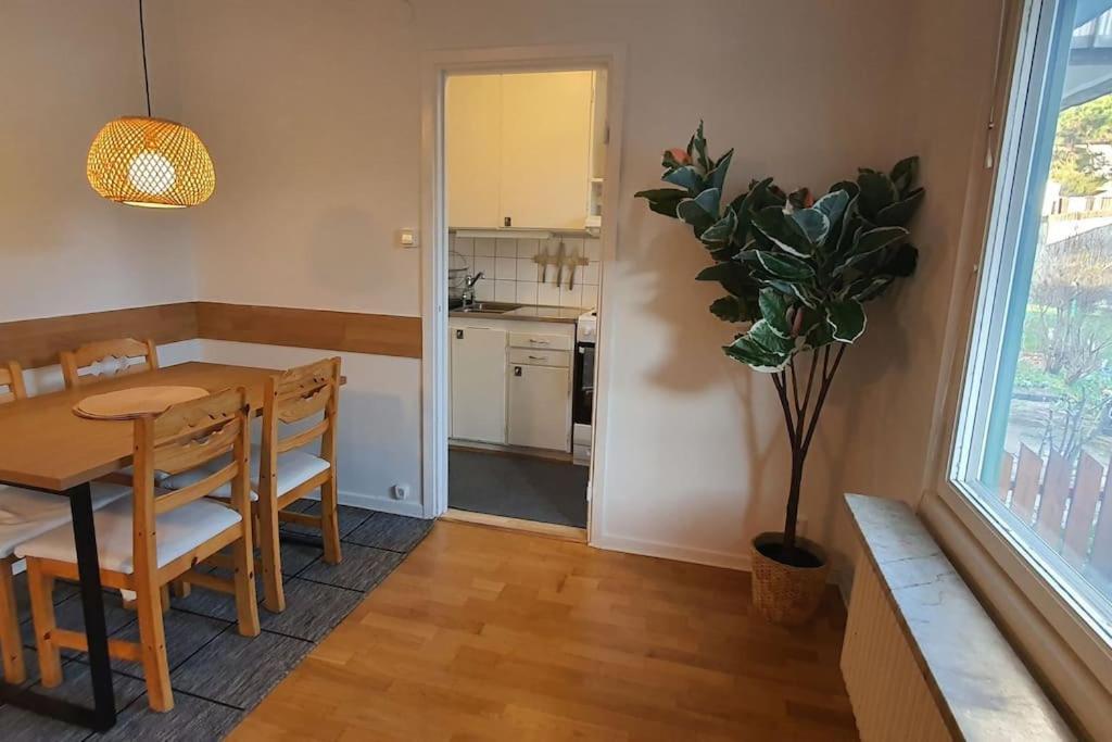 Apartment With Garden Near Metro! Stockholm Eksteriør billede