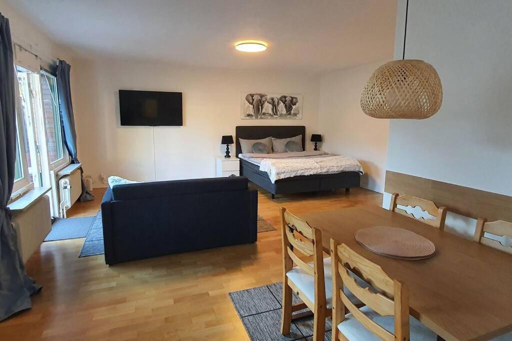 Apartment With Garden Near Metro! Stockholm Eksteriør billede