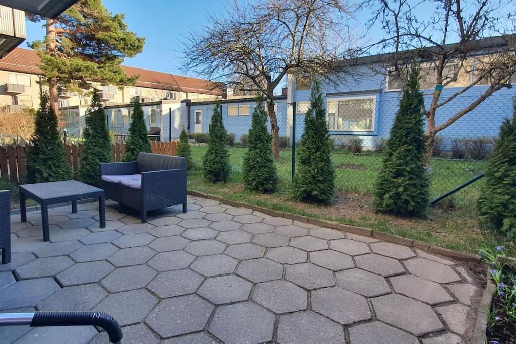 Apartment With Garden Near Metro! Stockholm Eksteriør billede